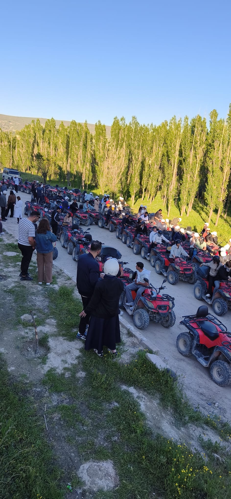 ATV turu başlangıç alanında misafirler